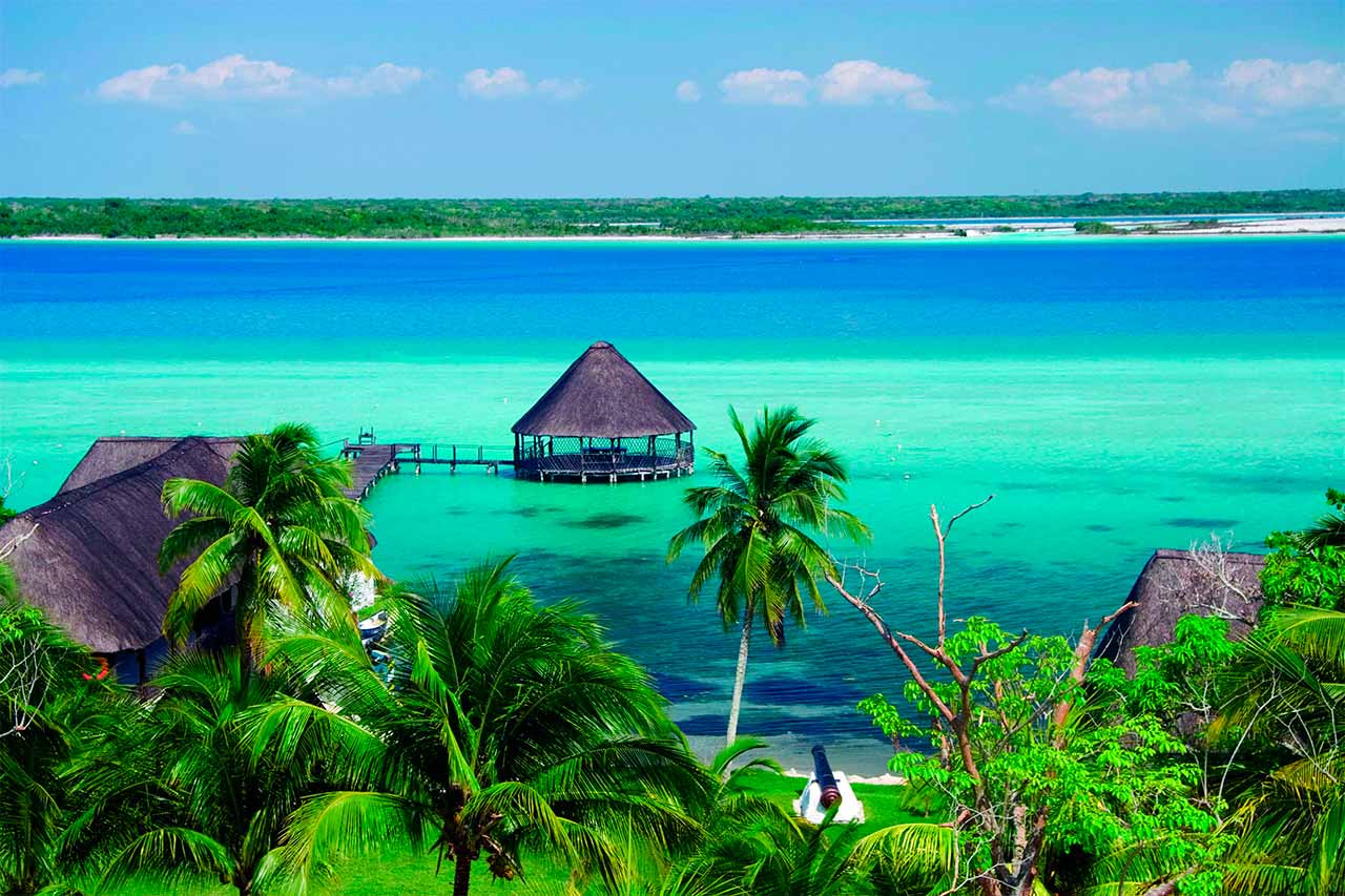 Bacalar: el pueblo de la laguna de siete colores