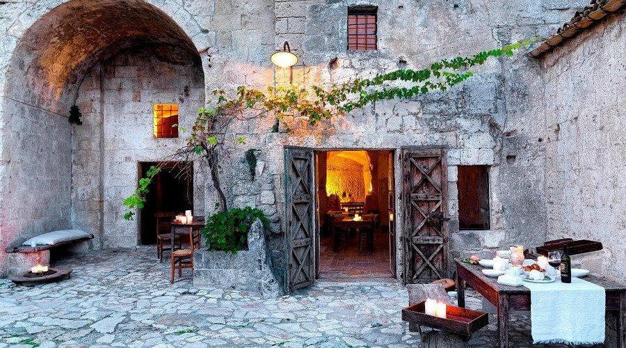 12. Sextantio Le Grotte della Civita (Matera, Italia)