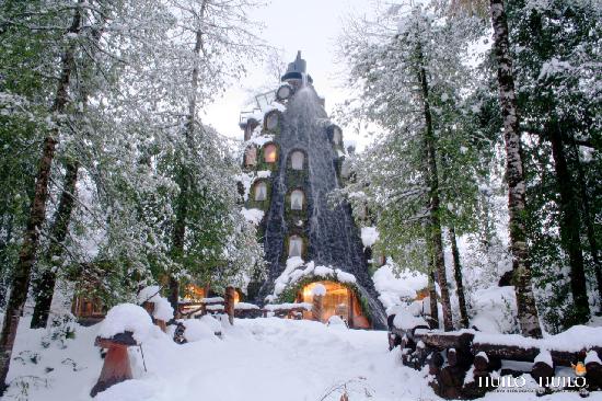 20. Montaña Mágica Lodge (Huilo Huilo, Chile)